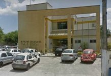 Mulher com criança no colo tenta fugir após esfaquear guarda municipal, é presa e levada para a Delegacia de Casimiro de Abreu