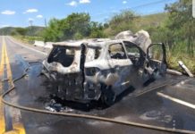 Carro bate e pega fogo na BR-356