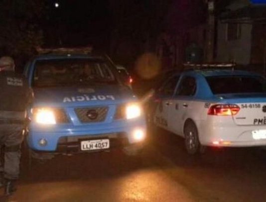 Motorista bêbado é preso depois de atropelar duas pessoas e bater em uma motocicleta no Centro de Itaperuna