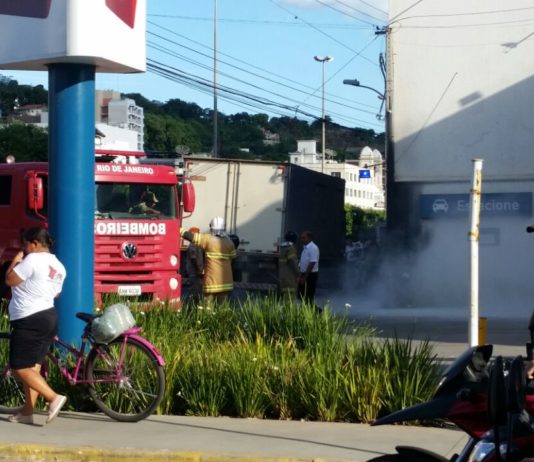 Medidor de energia de drogaria pega fogo em Itaperuna