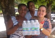 Em tempo de mais de 40º Igreja Batista em Itaperuna distribui água juntamente com voluntários