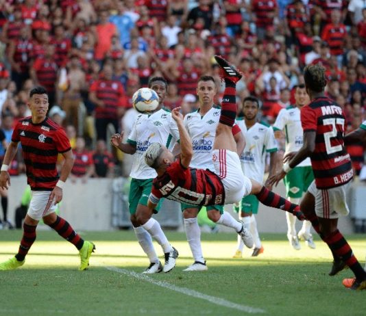 Flamengo goleia a Cabofriense no Maracanã