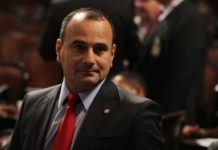 Prefeito de Belford Roxo tem o carro alvejado por tiros de fuzil na Baixada Fluminense