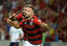 Flamengo bate LDU pela Libertadores no Maracanã de casa cheia