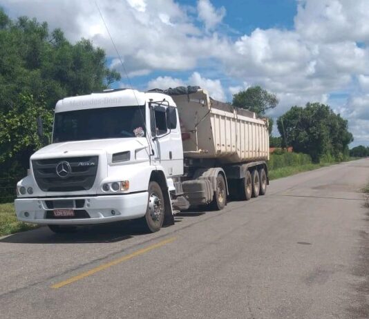 Carreta transportando areia sem NF é apreendida pelo BPRv