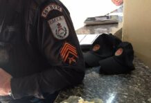 Polícia Militar prende suspeitos por tráfico de drogas em Aperibé