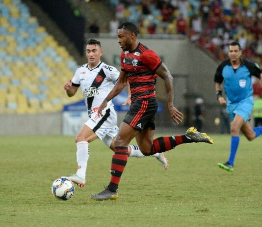 Vasco empata nos descontos com o Flamengo “B”