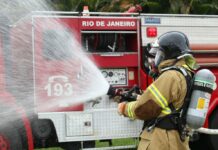Bombeiros recebem viaturas e equipamentos