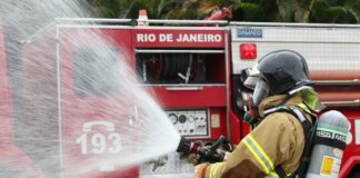 Bombeiros recebem viaturas e equipamentos
