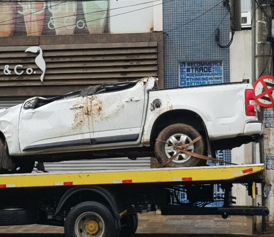 Duas mulheres ficam feridas em capotamento na RJ-186