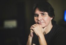 Cantor Lô Borges relembra os sucessos do Clube da Esquina nos Teatros Firjan SESI da região