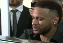 Após depor em delegacia no Rio, Neymar agradece carinho de fãs