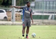 Jogador Thalles, revelado pelo Vasco, morre em acidente no RJ