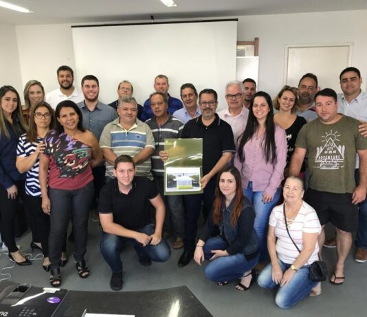 Prefeitura de Itaperuna realizou reunião com os proprietários dos quiosques amarelinhos na sede do SEBRAE