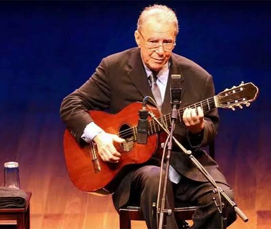 João Gilberto morre no Rio de Janeiro, aos 88 anos