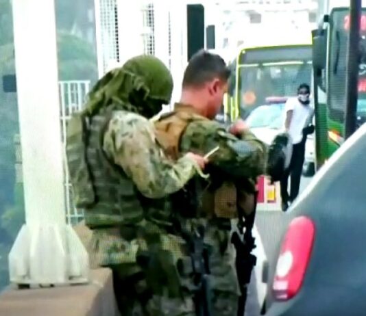 PM mata sequestrador e liberta reféns em ônibus na ponte Rio-Niterói