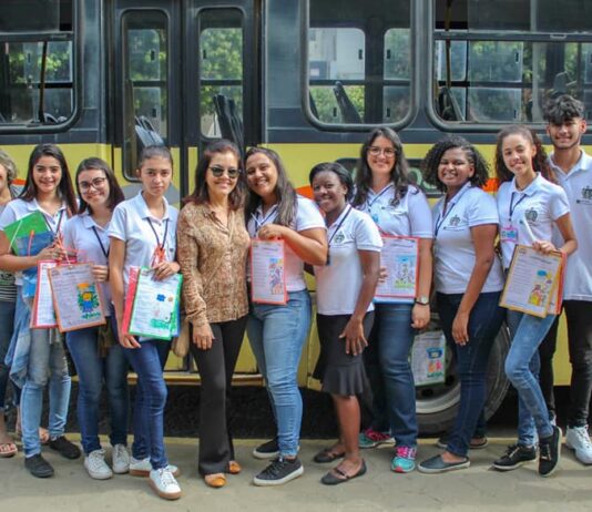 Ônibus da Viação Santa Lúcia recebem o Projeto Literatura Itinerante
