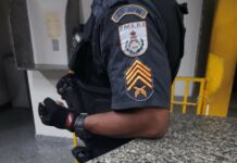Bandidos fogem e deixam para trás a droga com a chegada da PM