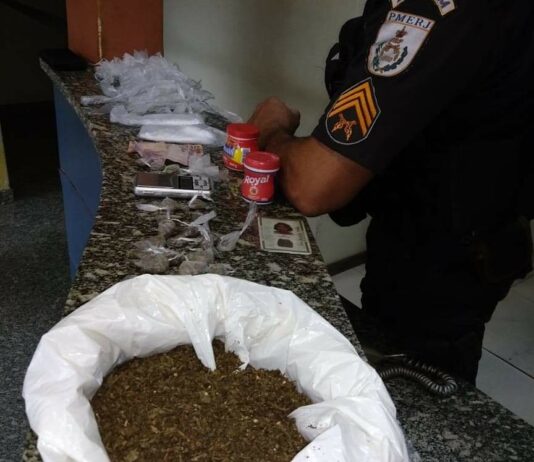 Policiais militares prendem mulher com grande quantidade de drogas em Porciúncula