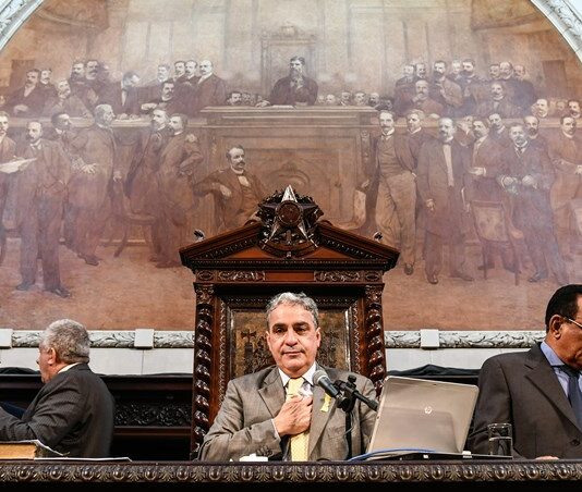 Transporte por aplicativos tem regulamentação pela ALERJ