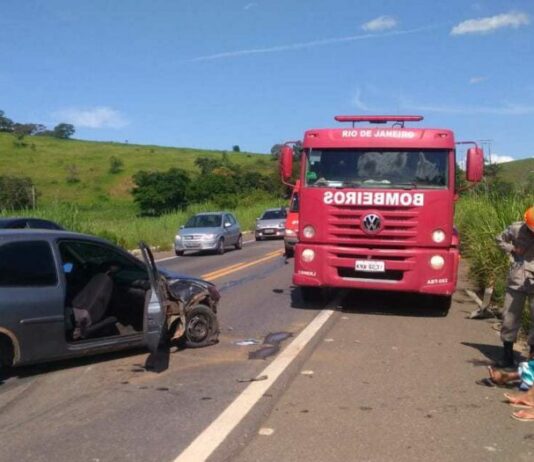 Três veículos se envolvem em um acidente na BR-356 em Itaperuna