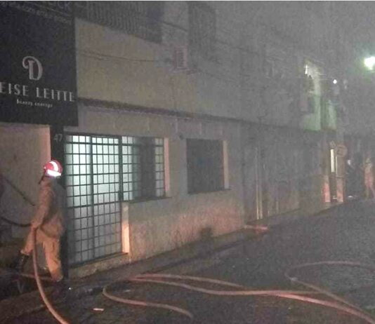 Homem ateia fogo na própria casa em Itaperuna