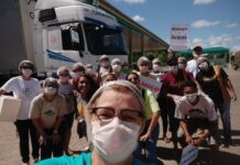 Evangélicos de Itaperuna levam auxílio de alimentação para caminhoneiros que atravessam a cidade