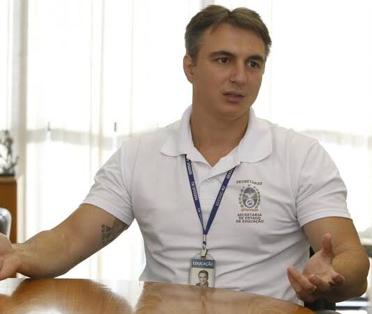 Escolas poderão ficar por 3 meses sem aulas presenciais