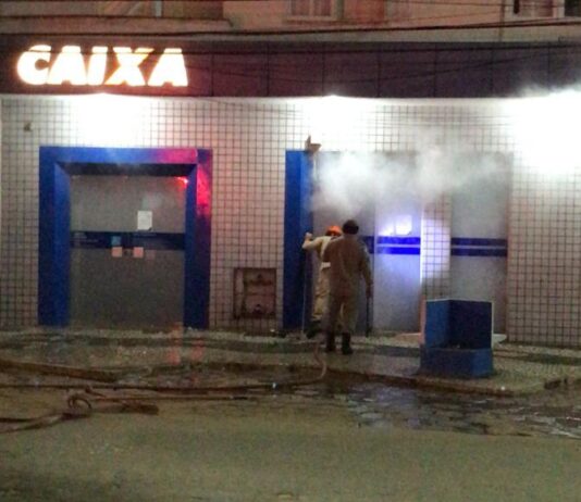 Agência da Caixa Econômica Federal pega fogo em Natividade