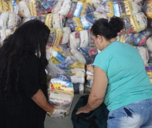 Laje do Muriaé distribuiu cestas básicas para alunos da rede de ensino