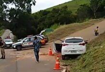 Homem tenta assaltar policial, leva três tiros e morre