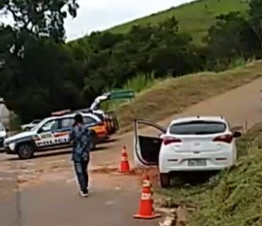 Homem tenta assaltar policial, leva três tiros e morre