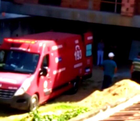 Operários caem de um prédio em construção em Itaperuna