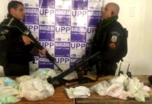 Polícia Militar apreende arma de guerra, munições e drogas no RJ