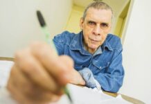 Escritor deseja a contaminação da família de Bolsonaro com COVID-19 e morre dias depois com a doença