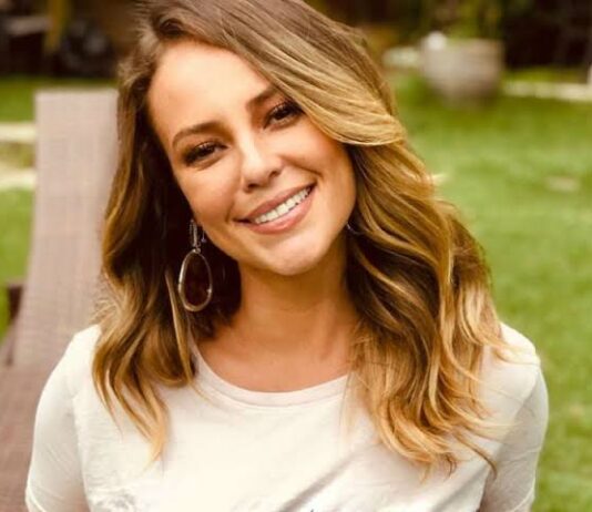 Atriz Paolla Oliveira envia mensagem de apoio aos funcionários do Hospital São José do Avaí em Itaperuna