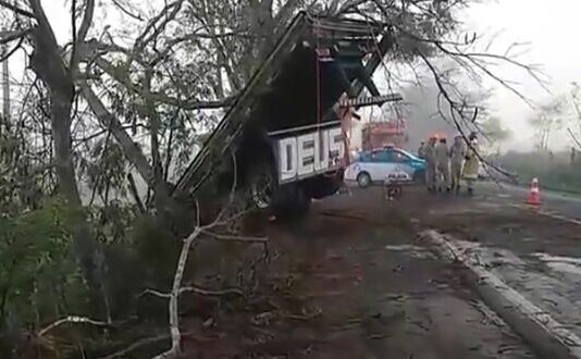 Acidente tira a vida de duas pessoas na BR-356 em Itaperuna