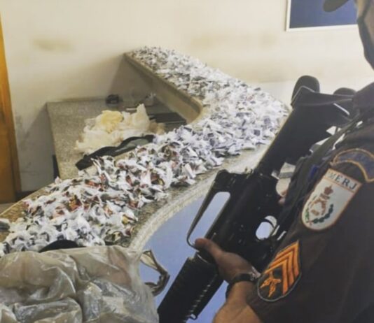 PM prende dois homens e apreende grande quantidade de drogas em Itaperuna