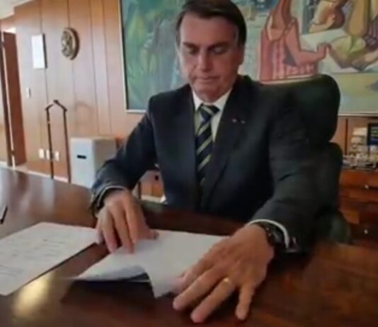 Bolsonaro desmente notícia sobre cortes em salários de aposentados