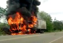 Carreta pega fogo na BR- 356 entre Muriaé-MG e Itaperuna-RJ