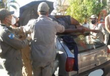 Homem fica ferido ao bater com motocicleta em carro parado em Santo Antônio de Pádua