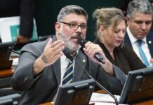 Frota quer obrigar quem não se vacinar contra Covid a pagar próprio tratamento