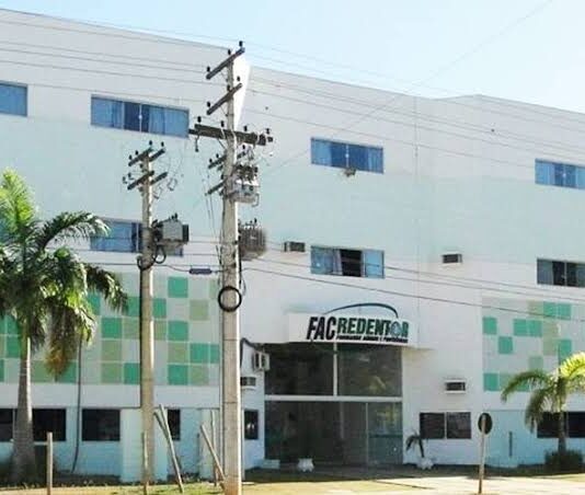 Alunos protestam contra supostas mudanças na Faculdade Redentor