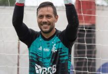 Flamengo renova contrato com goleiro Diego Alves