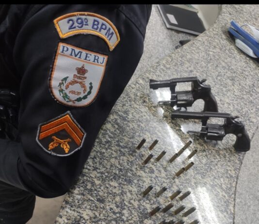 Polícia Militar prende homem e apreende armas após disparos no Fiteiro, em Itaperuna