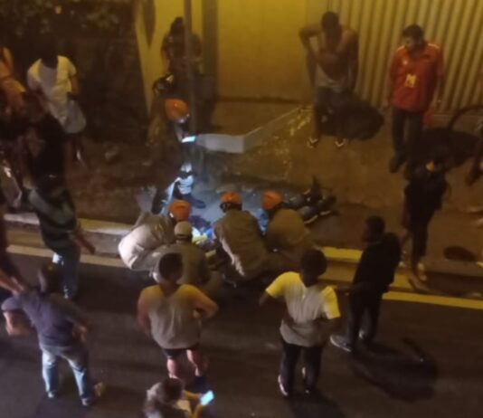 Motociclista fica ferido em acidente entre carro e moto no centro de Itaperuna