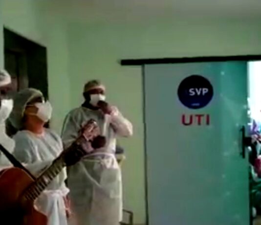 COVID-19: Colaboradores do Hospital São Vicente de Paulo emocionam pacientes com canções