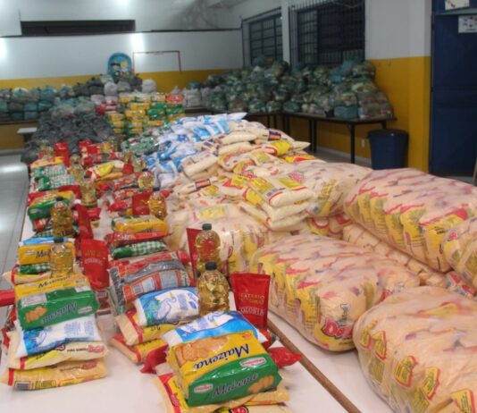 Itaperuna entrega Kits de Alimentação para alunos da zona rural
