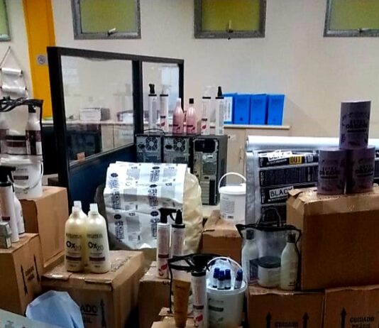 Polícia Civil fecha fábrica clandestina de cosméticos em Itaperuna