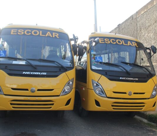 Secretaria de Educação de Itaperuna adquire dois ônibus